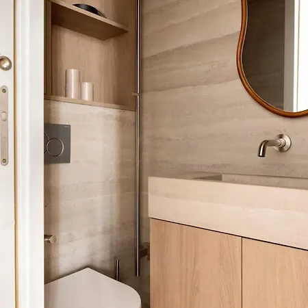 Superb Air Conditioned Le Marais Daire *